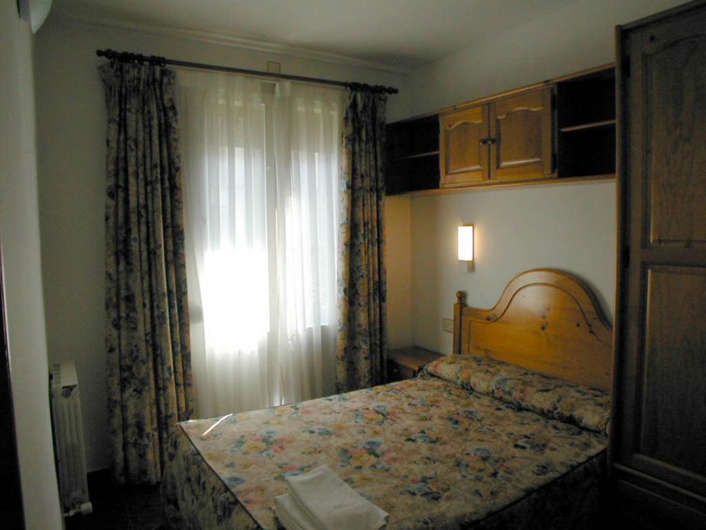 Hotel Gabarre Broto Zimmer foto